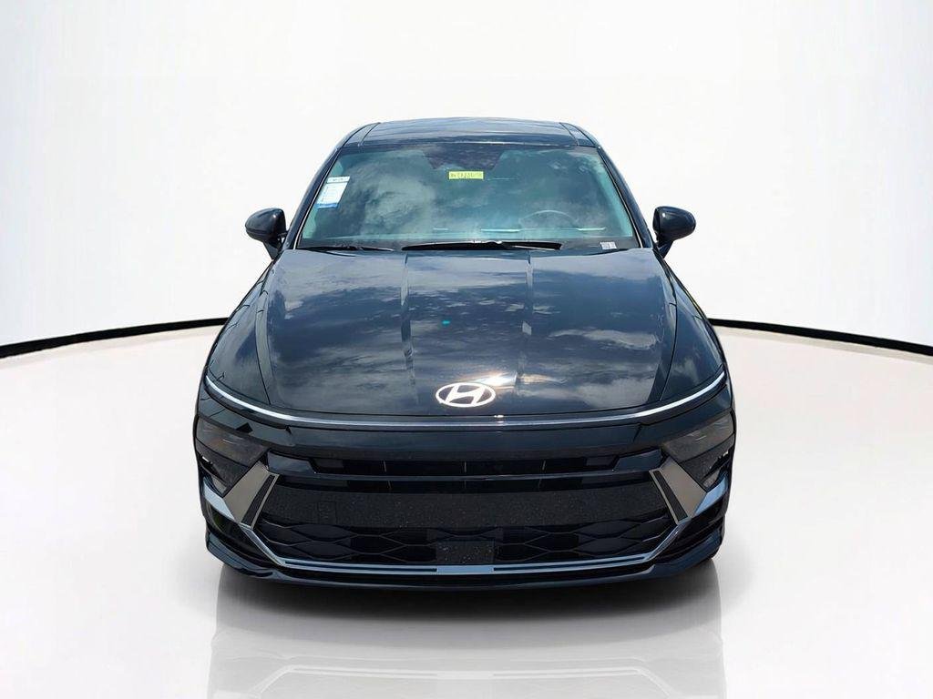 New 2026 Black Hyundai SEL image 3