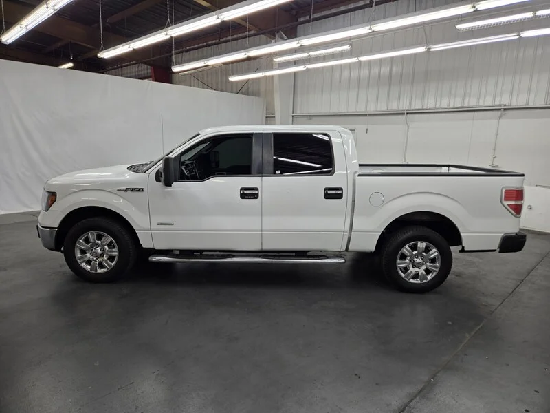 Used 2011 OXFORD WHITE Ford XLT image 2