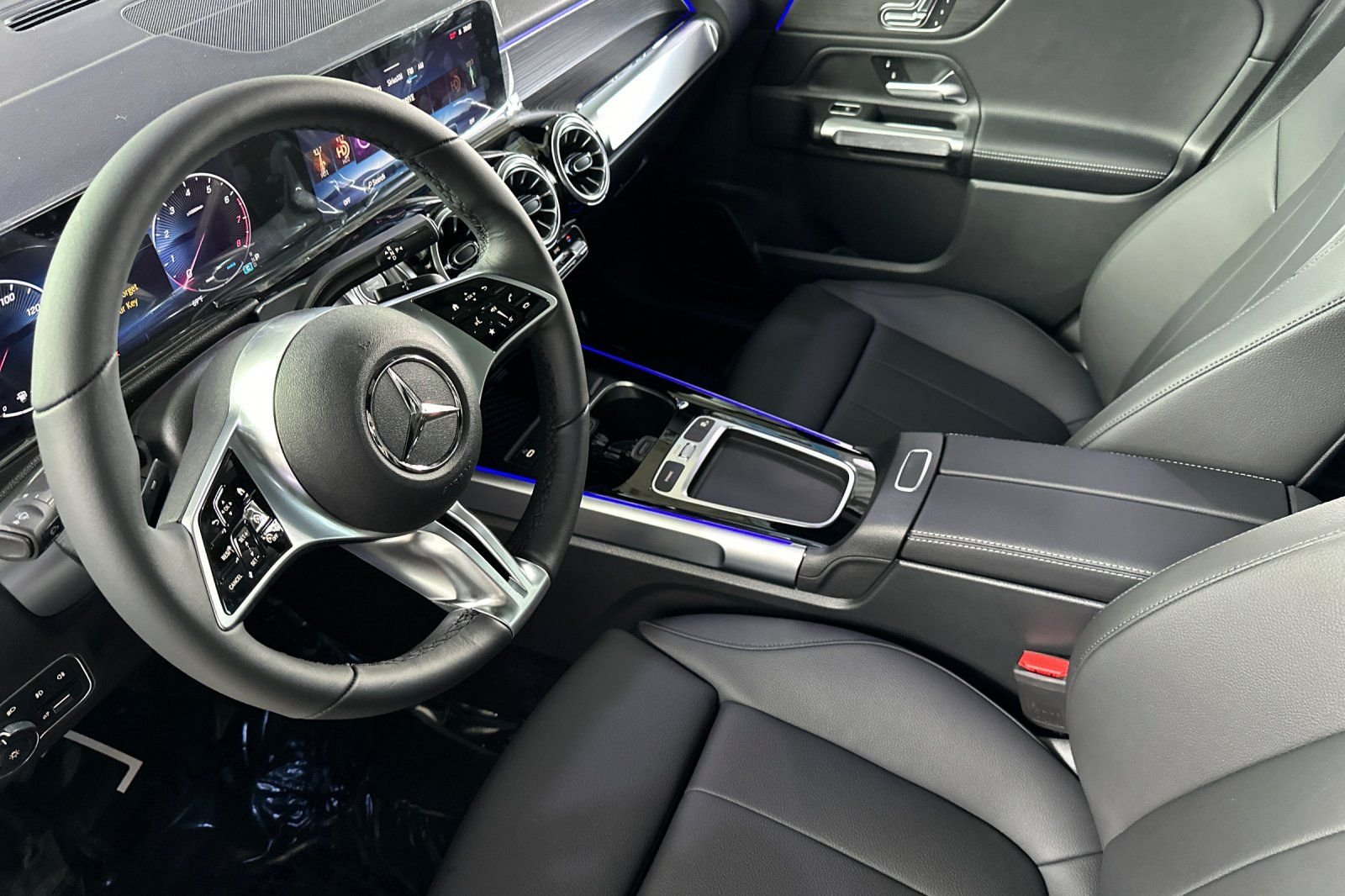New 2026 Gray Mercedes-Benz GLB 250 image 10