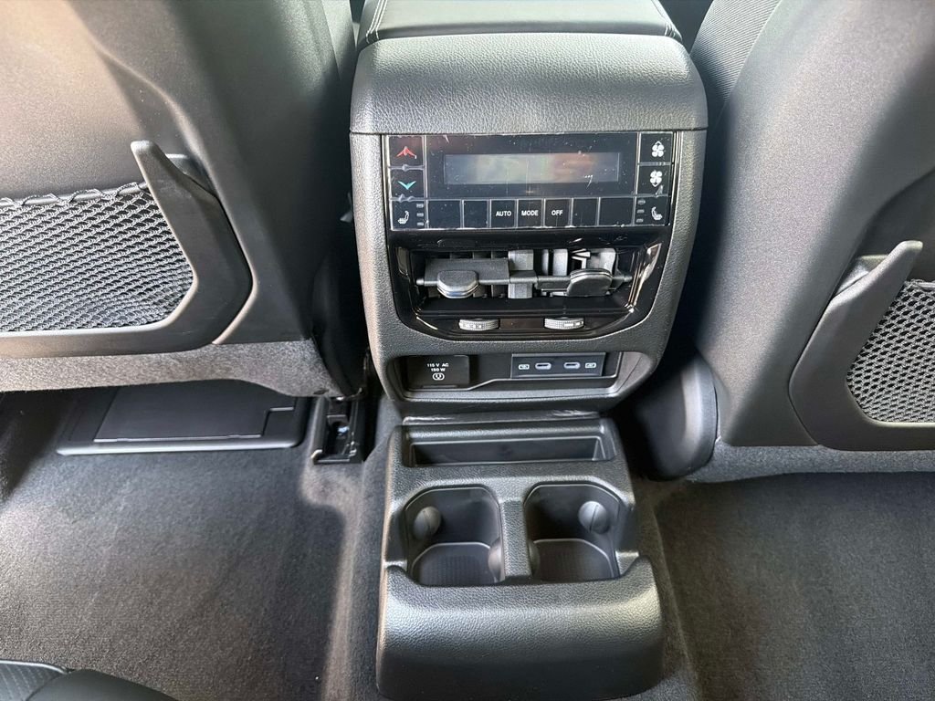 New 2026 Baltic Gray Metallic Clear-Coat Exterior Paint Jeep Limited Reserve image 15