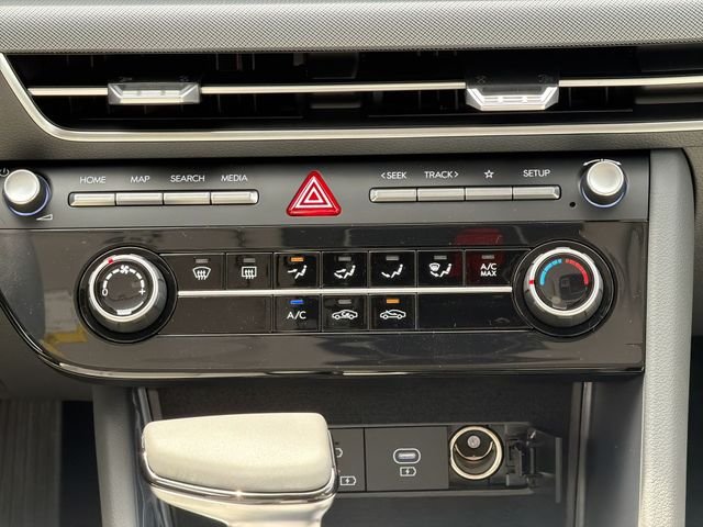 New 2026 White Hyundai SE image 44
