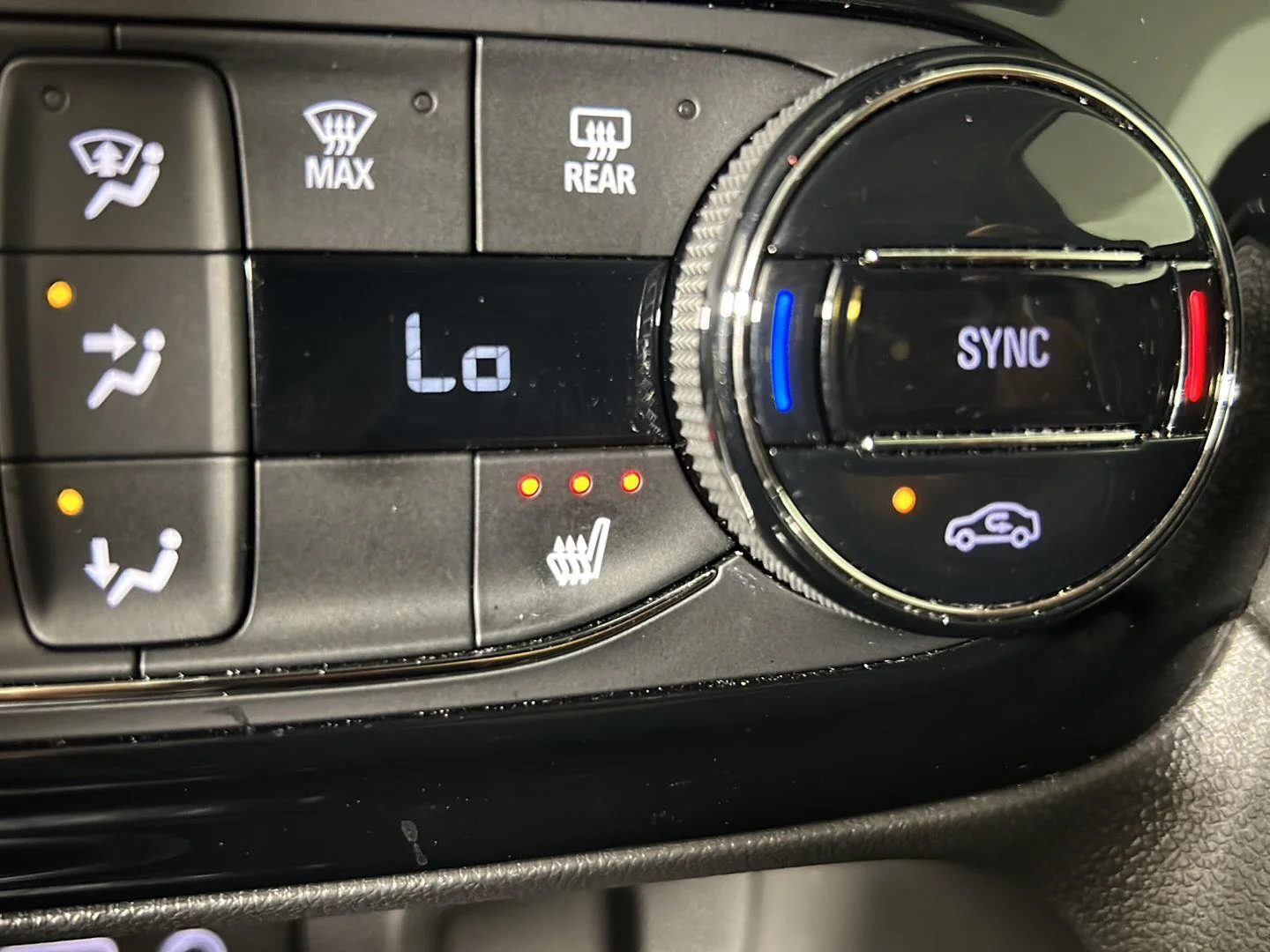 Used 2023 Summit White Buick Select image 23