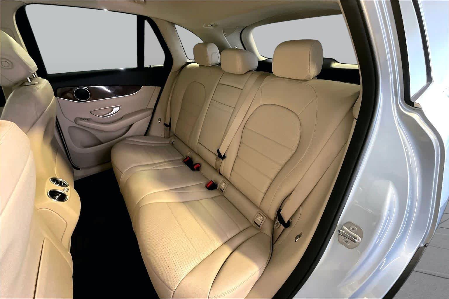 Used 2018 Diamond Silver Metallic Mercedes-Benz GLC 300 image 21