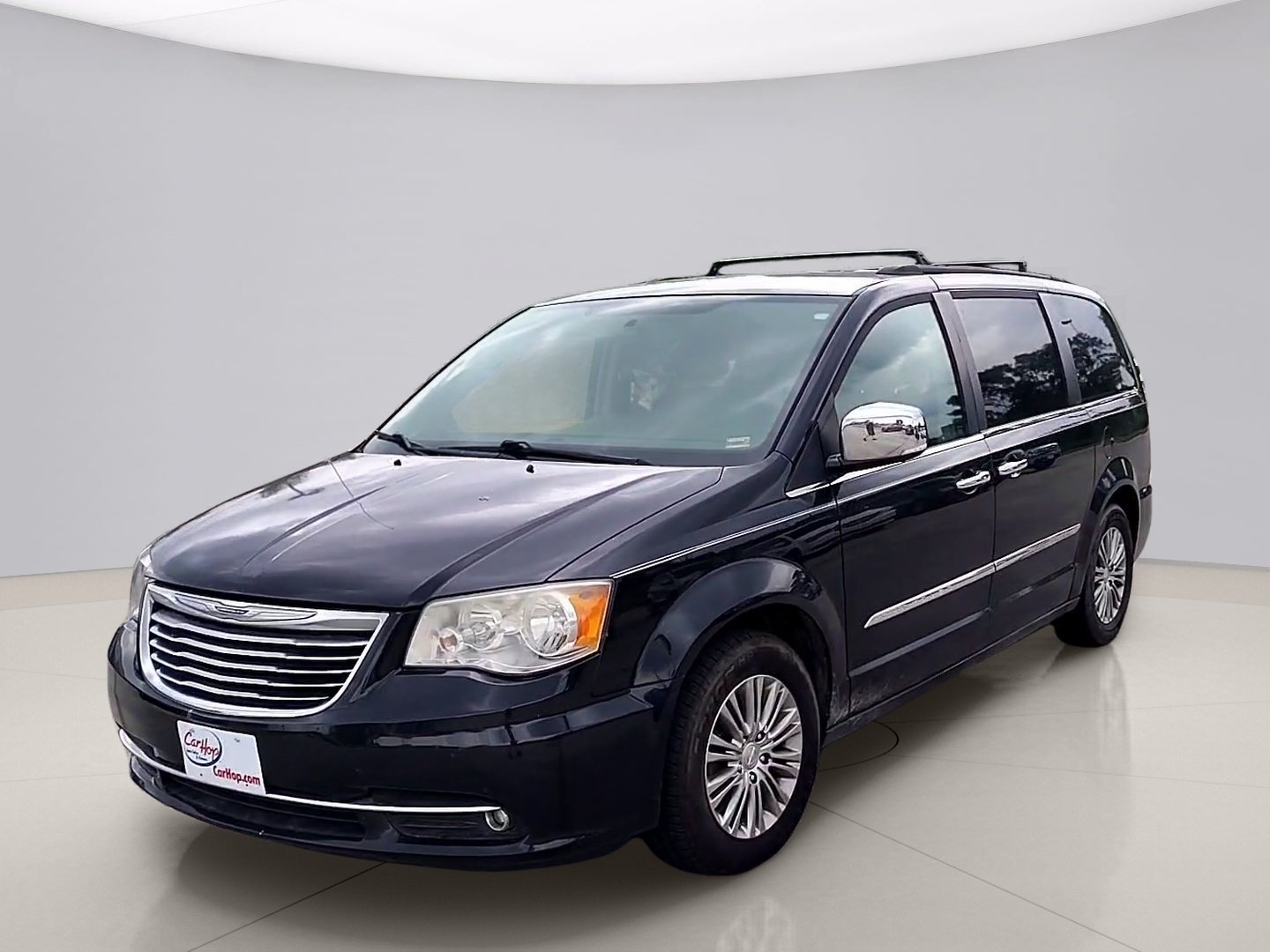 2013 Chrysler Town & Country Touring-L's photo