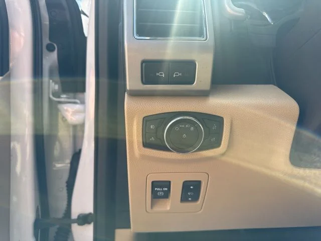Used 2018 Oxford White Ford Lariat image 12