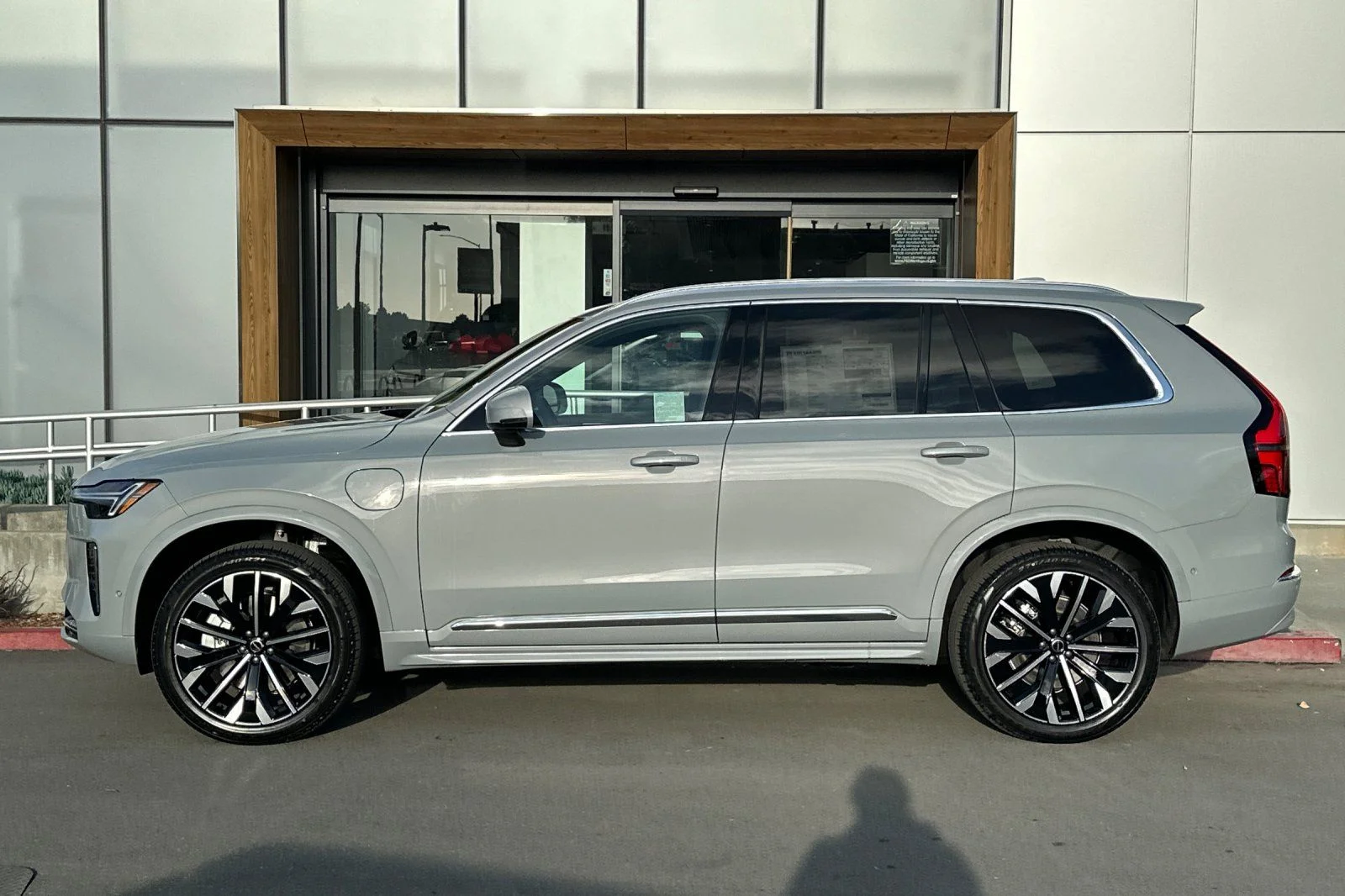 New 2026 Vapour Grey Volvo T8 Plus 7-Seater image 5