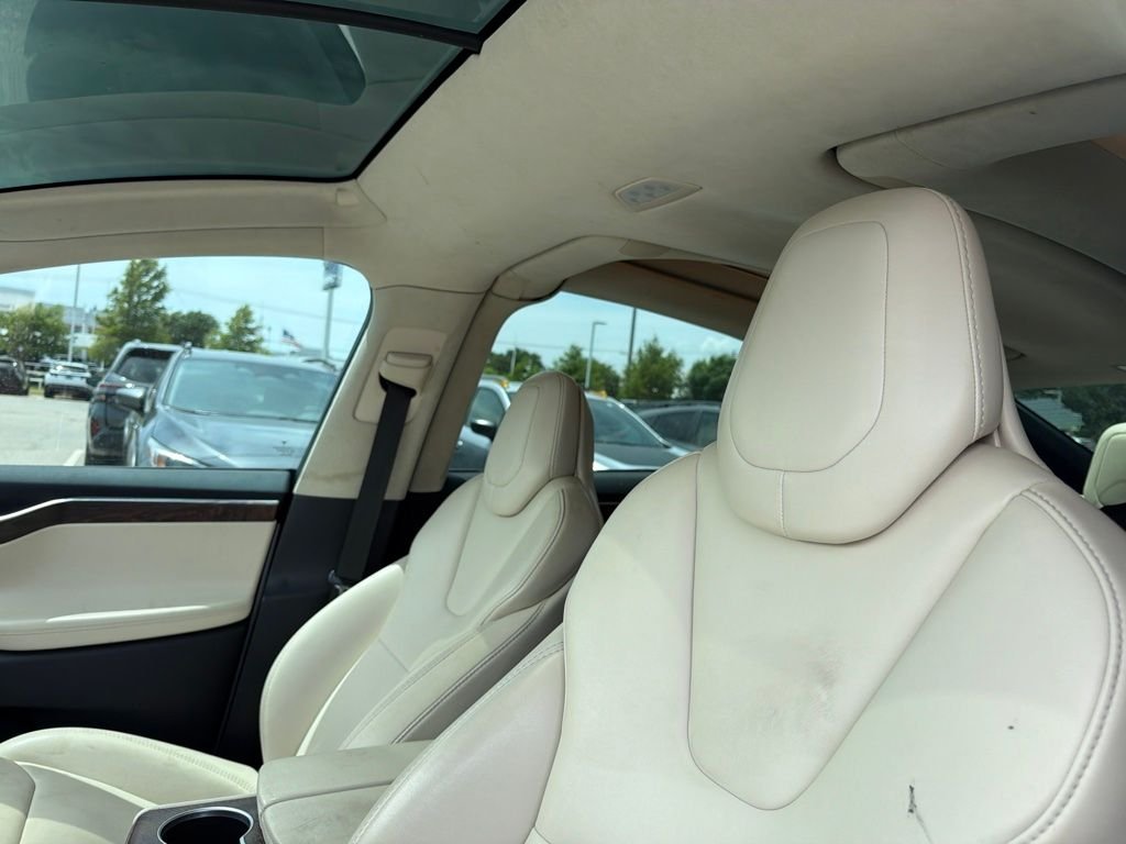 Used 2018 White Tesla 75D image 5