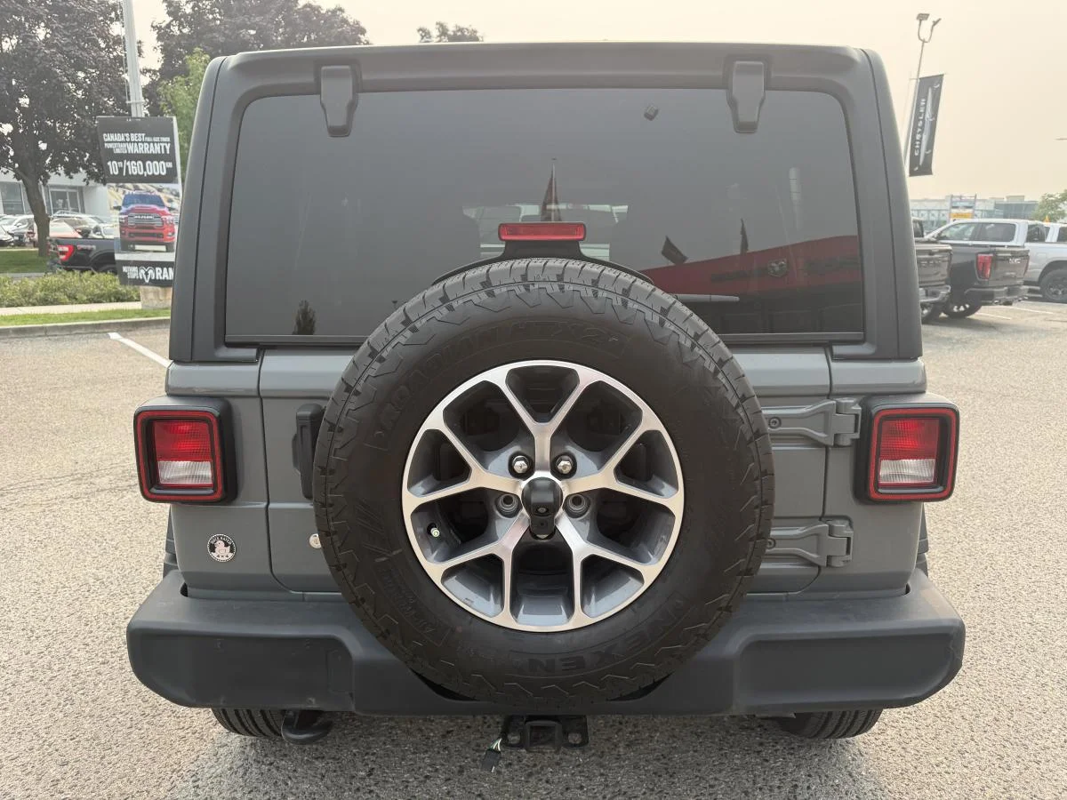 Used 2019 Grey Jeep Sport image 5