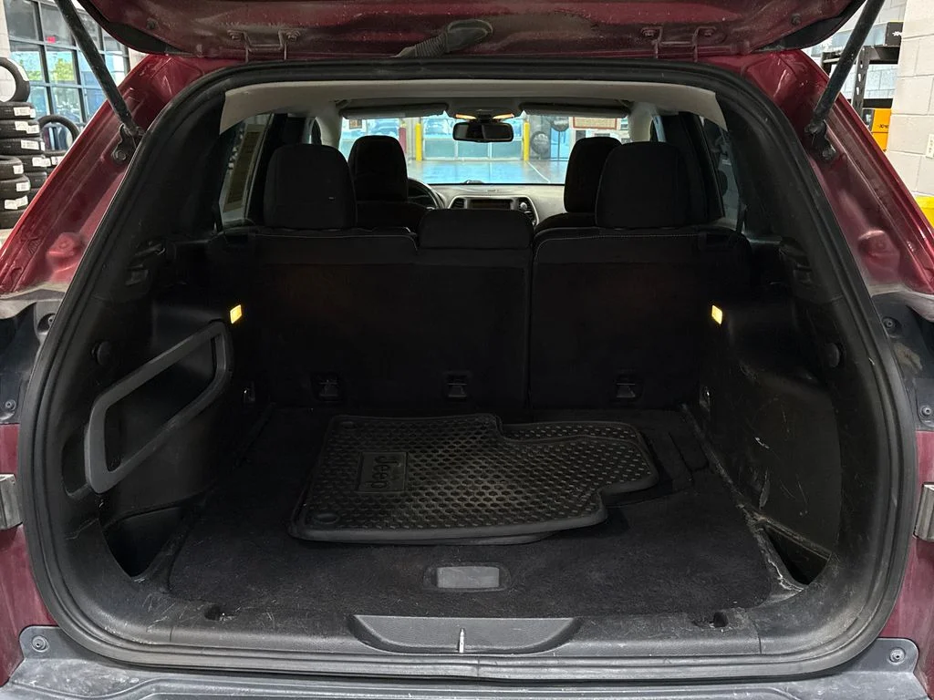 Used 2015 Red Jeep Latitude image 6