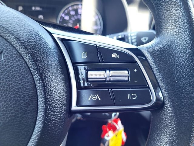 Used 2023 White Kia LXS image 23
