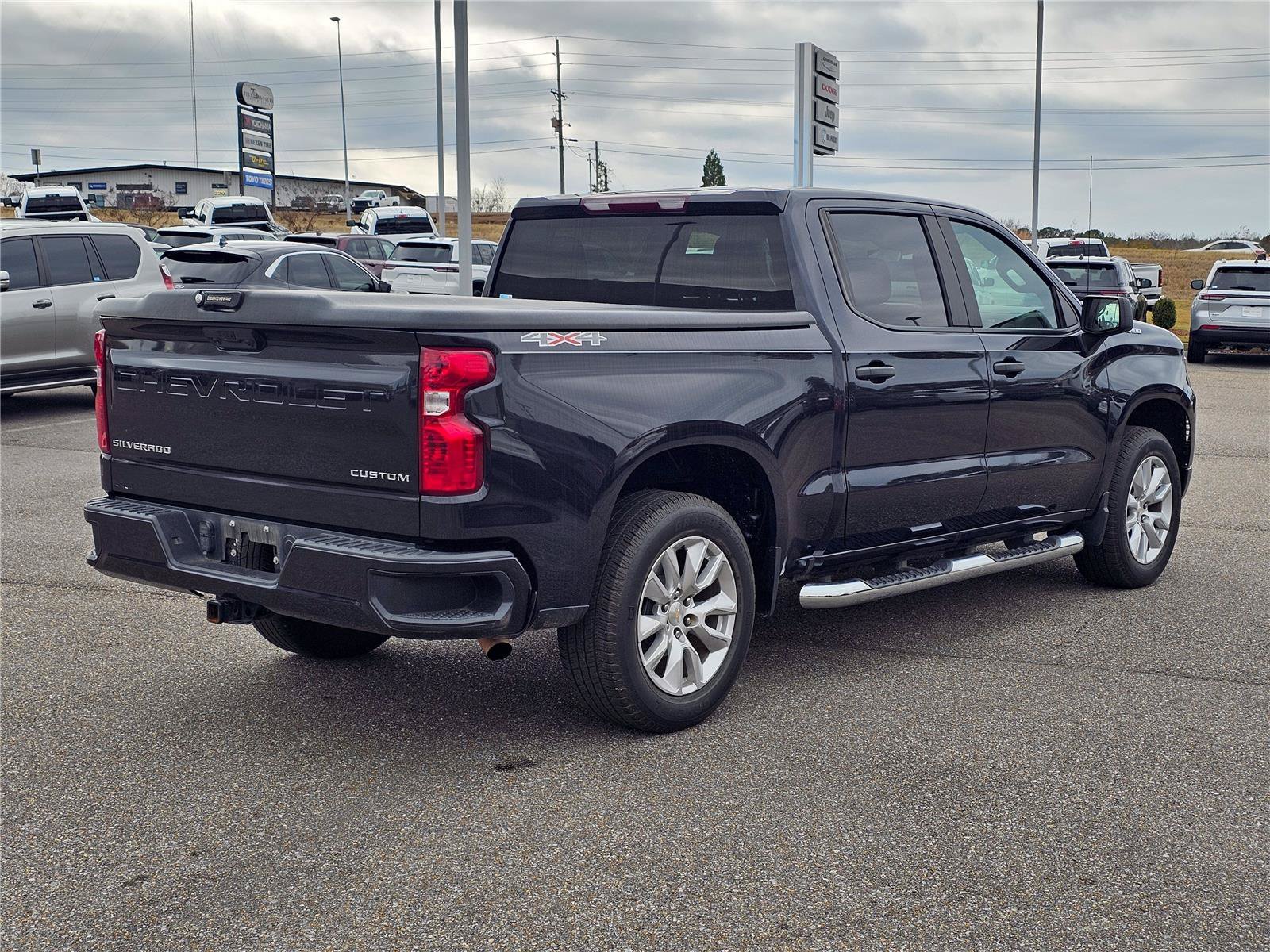 Used 2022 Northsky Blue Metallic Chevrolet Custom image 8