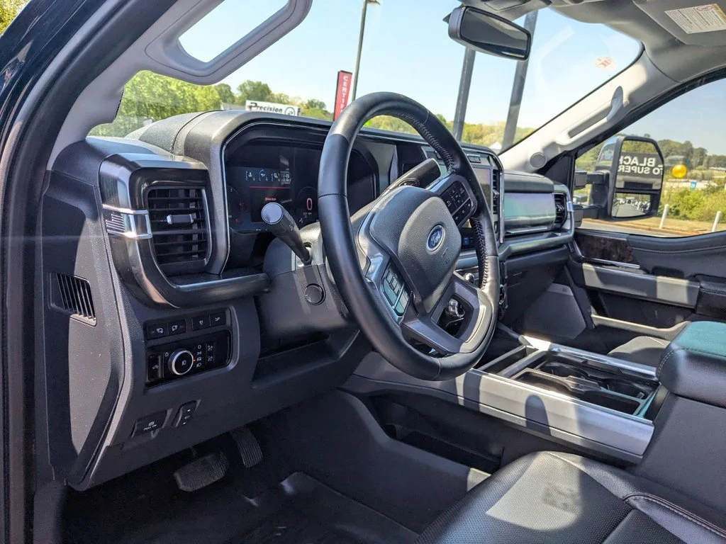 Used 2023  Ford LARIAT image 14