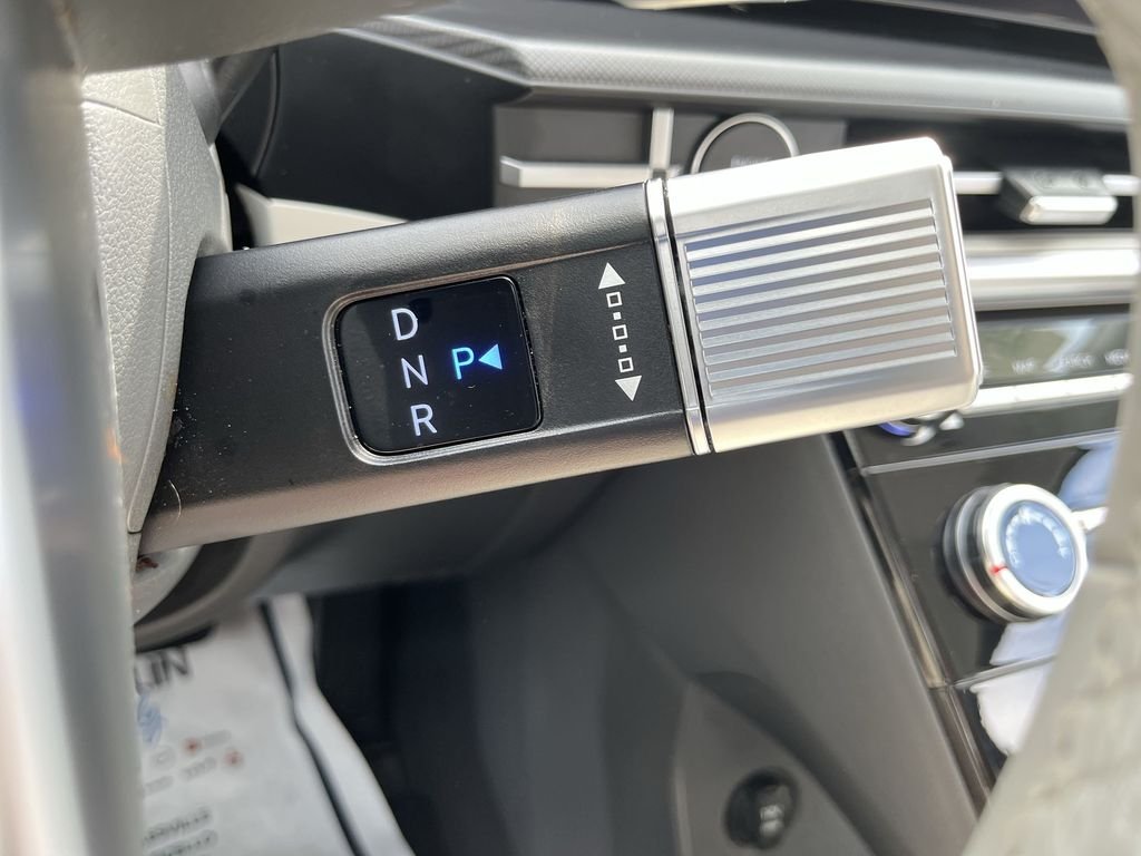 Used 2025 Gray Hyundai SE image 21