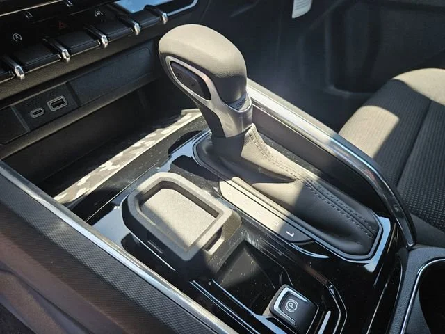 New 2026 Sterling Metallic GMC Elevation image 24