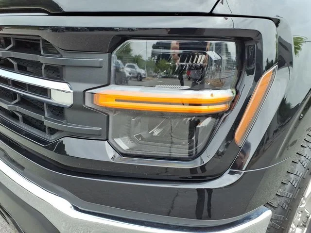 Used 2025 Black Ford XLT image 3