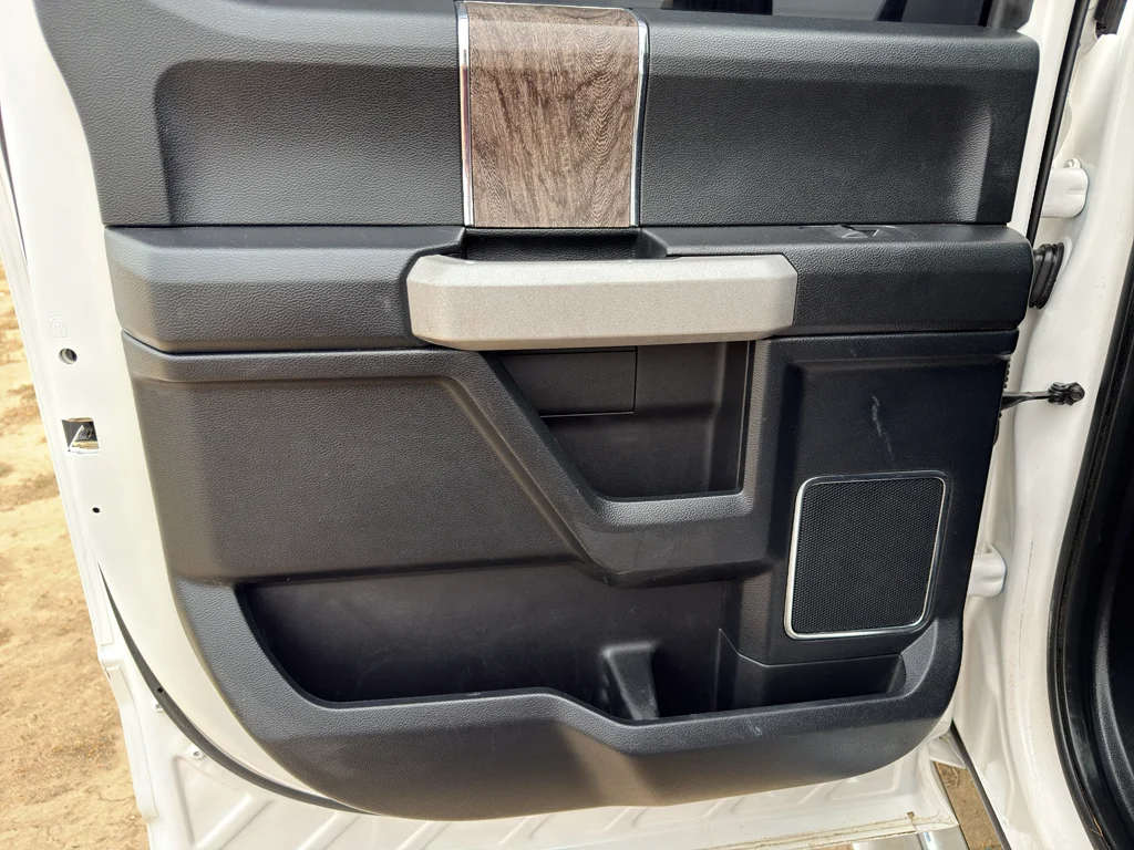 Used 2018 White Platinum Metallic Tri-Coat Ford LARIAT image 15