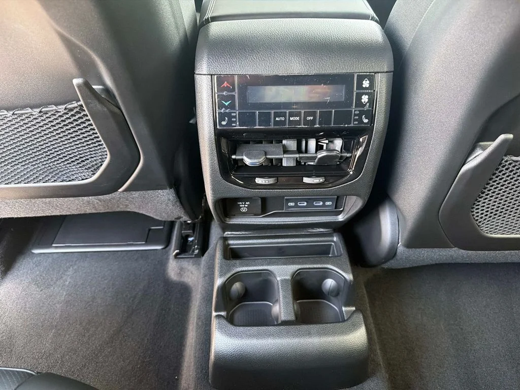 New 2026 Baltic Gray Metallic Clear-Coat Exterior Paint Jeep Limited Reserve image 15