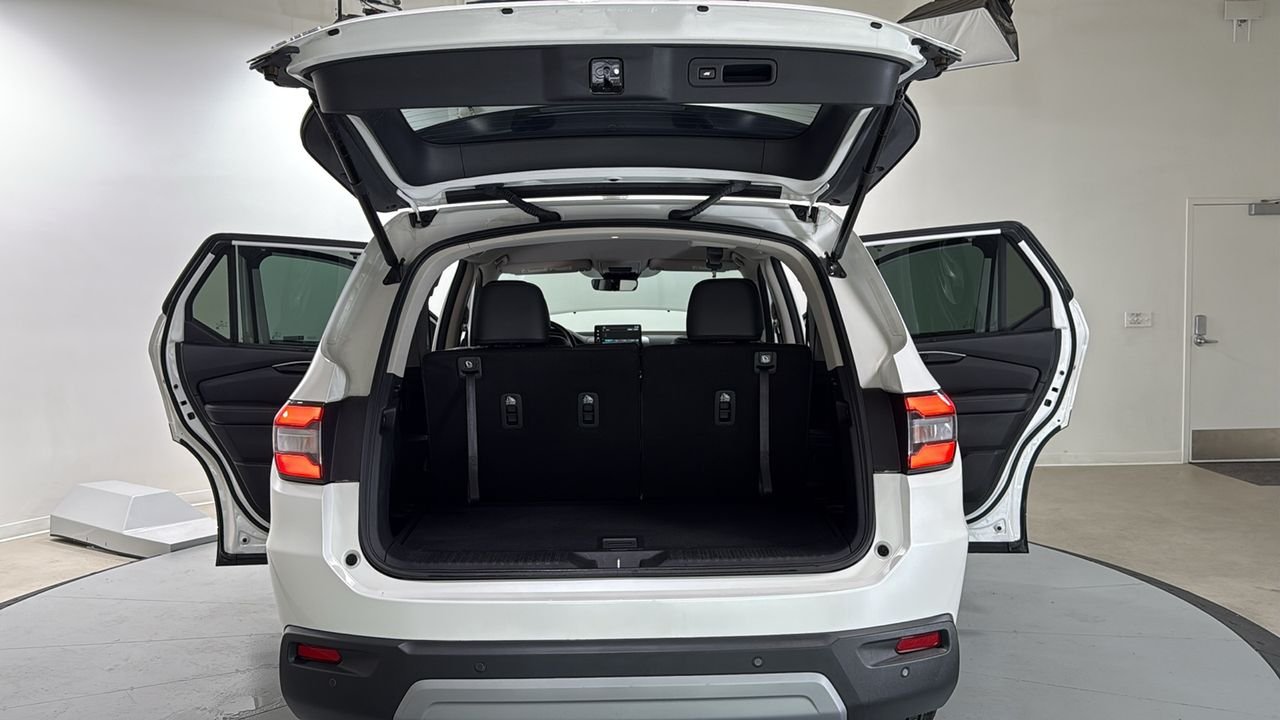 Used 2023 White Honda EX-L image 16