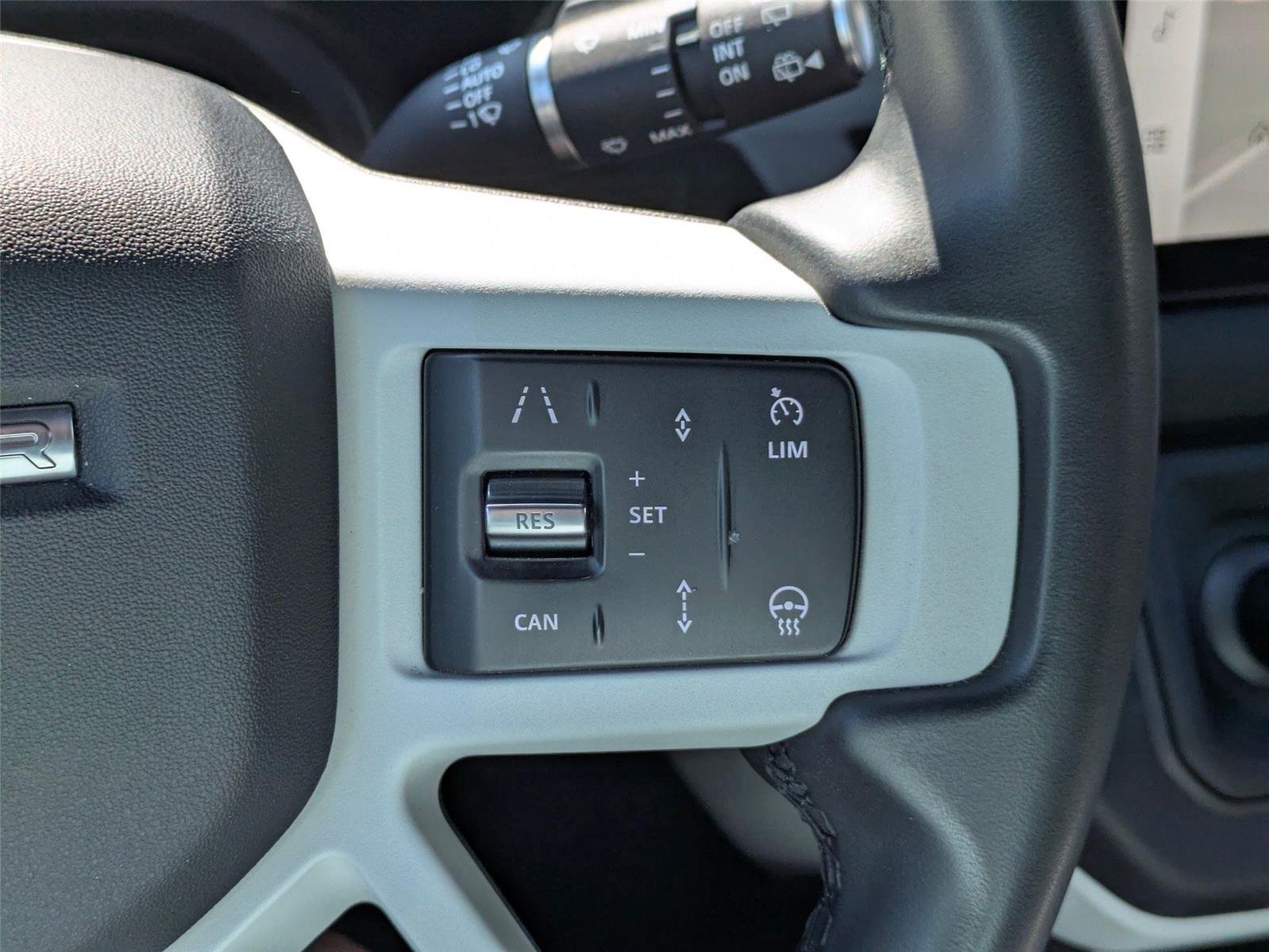 Used 2025  Land Rover S image 18