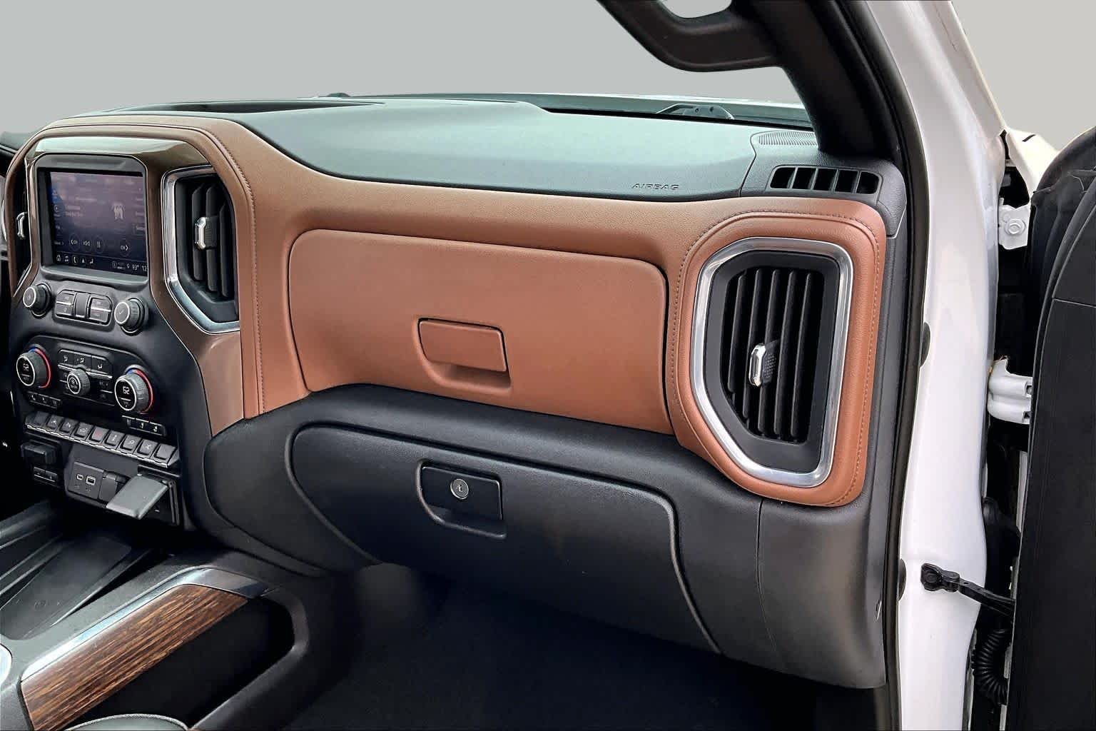 Used 2022 Iridescent Pearl Tricoat Chevrolet High Country image 18
