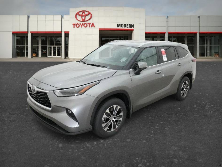 2026 Toyota Highlander XLE AWD's photo
