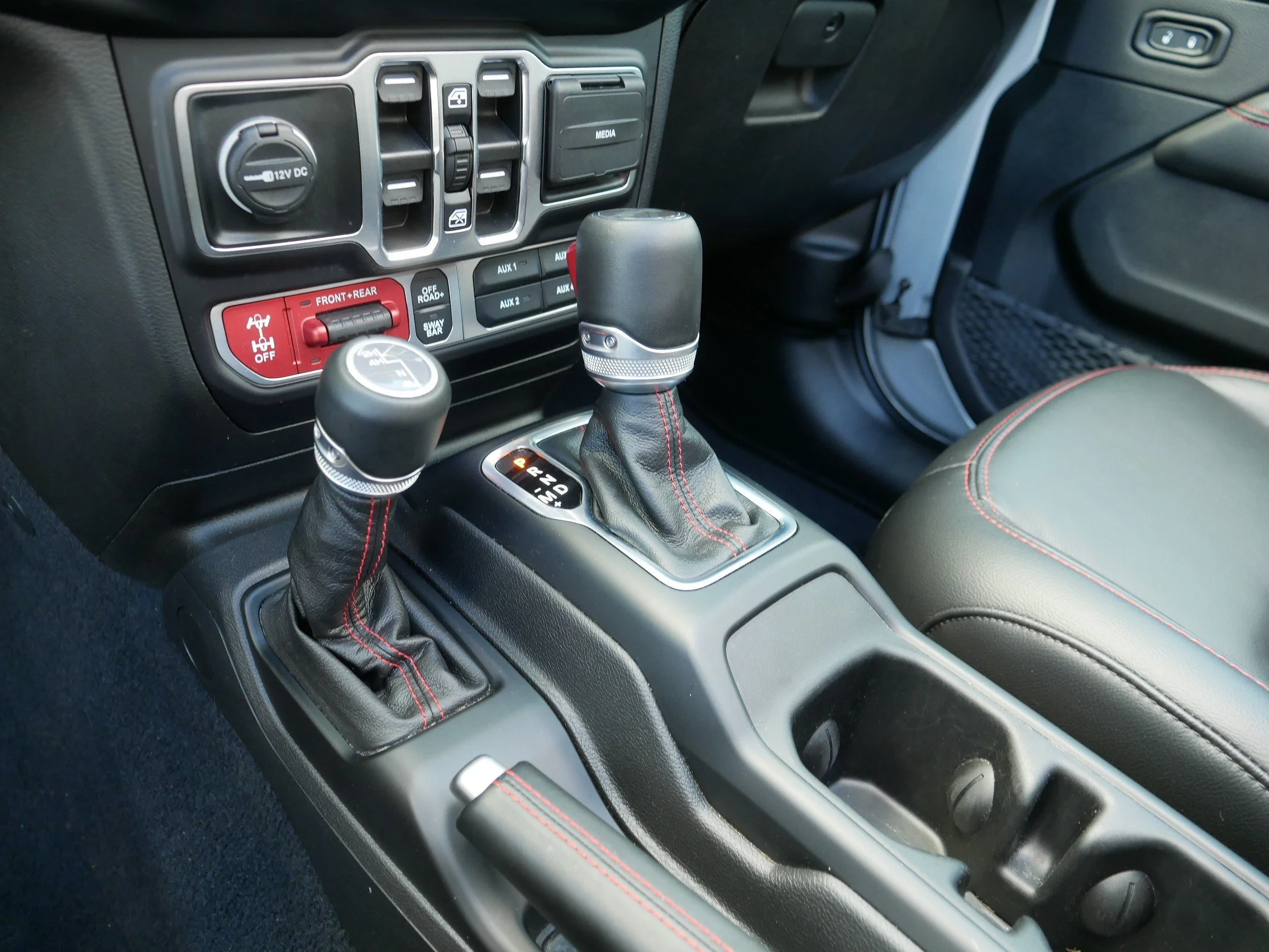 Used 2023 Silver Zynith Clearcoat Jeep Rubicon image 24