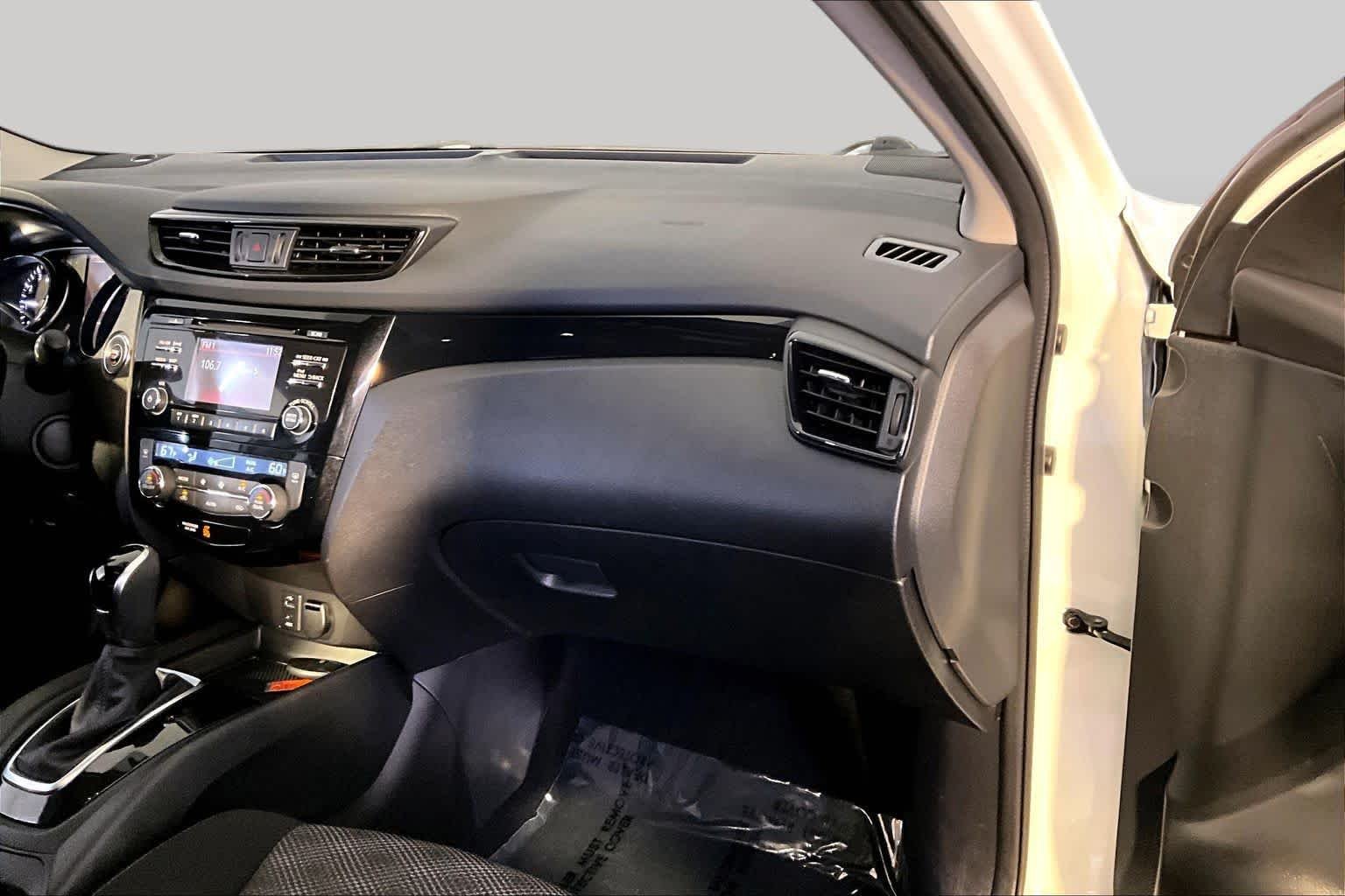 Used 2017 Pearl White Nissan SV image 19