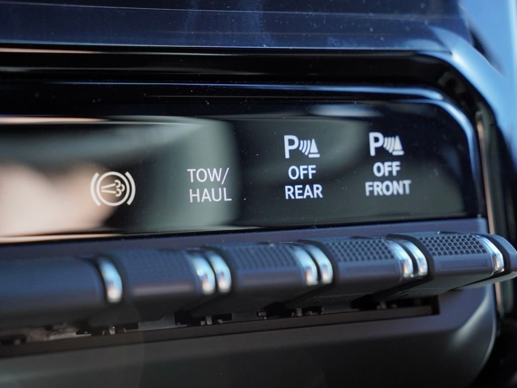 New 2026 Diamond Black Crystal Pearl-Coat Exterior Paint RAM Big Horn Night Edition image 16