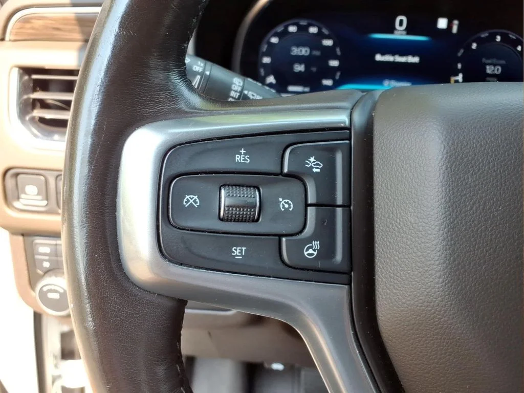 Certified Used 2022 White Chevrolet Z71 image 9