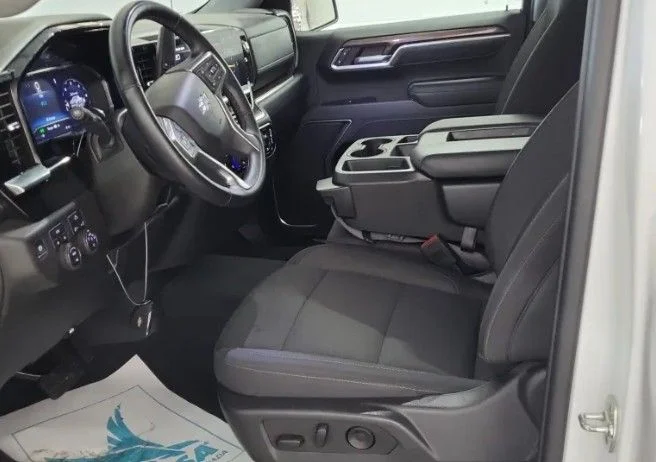 Used 2025 White Chevrolet RST image 7