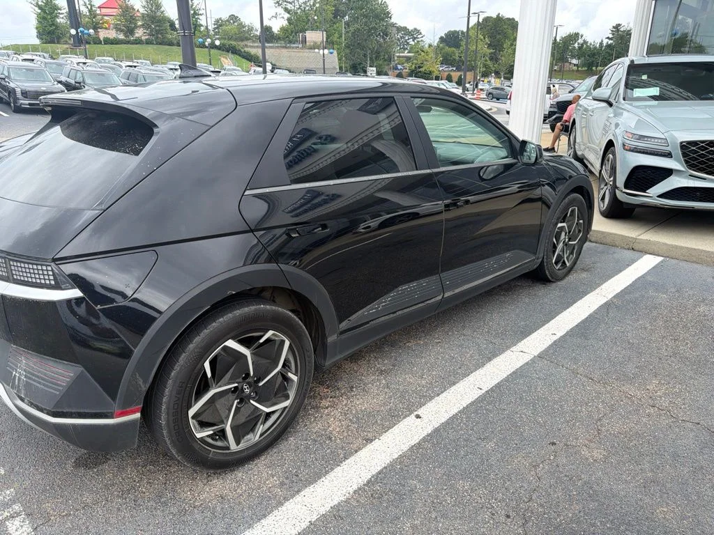 Used 2022 Black Hyundai SEL image 5