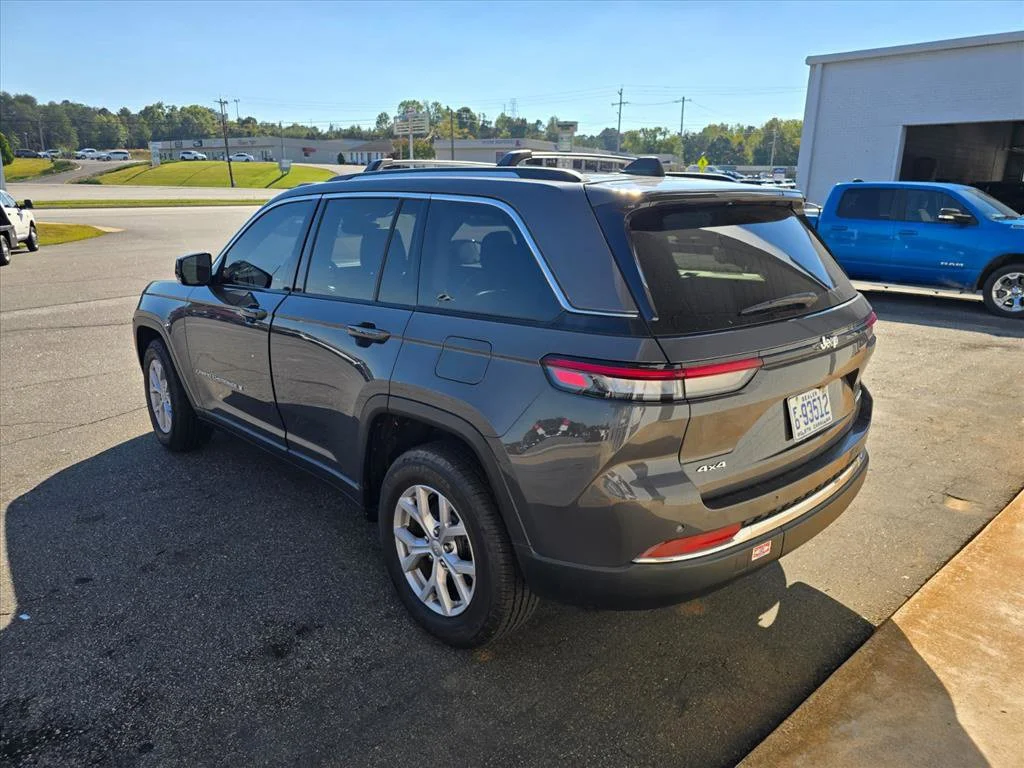 Used 2022 Gray Jeep Limited image 13