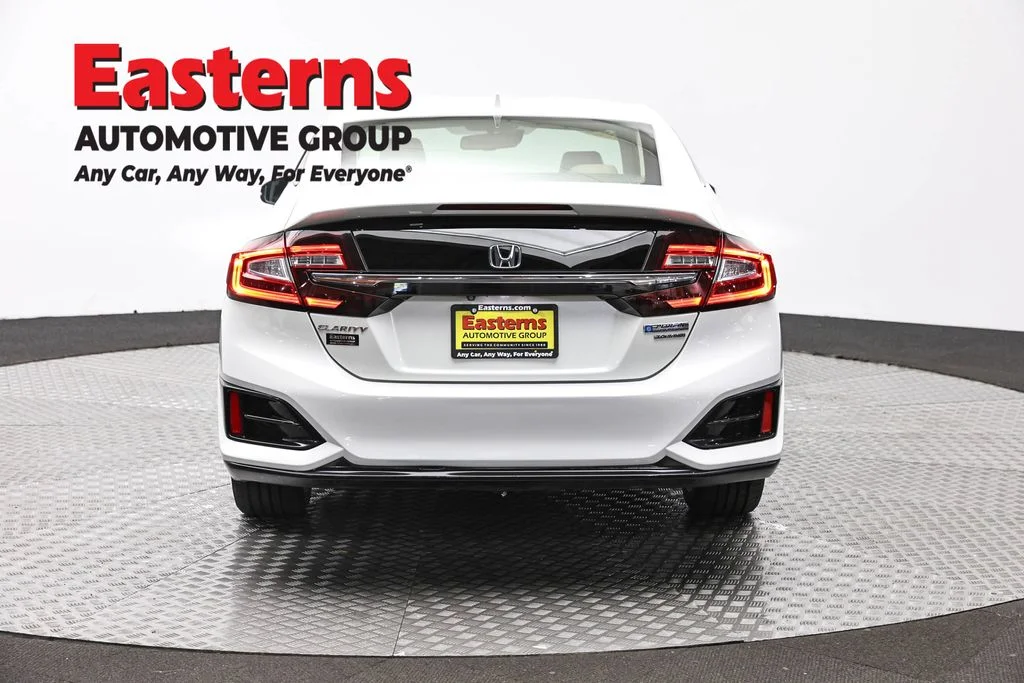 Used 2018 White Honda Touring image 6