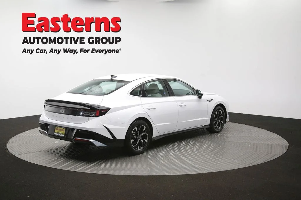 Used 2025 White Hyundai SEL image 41