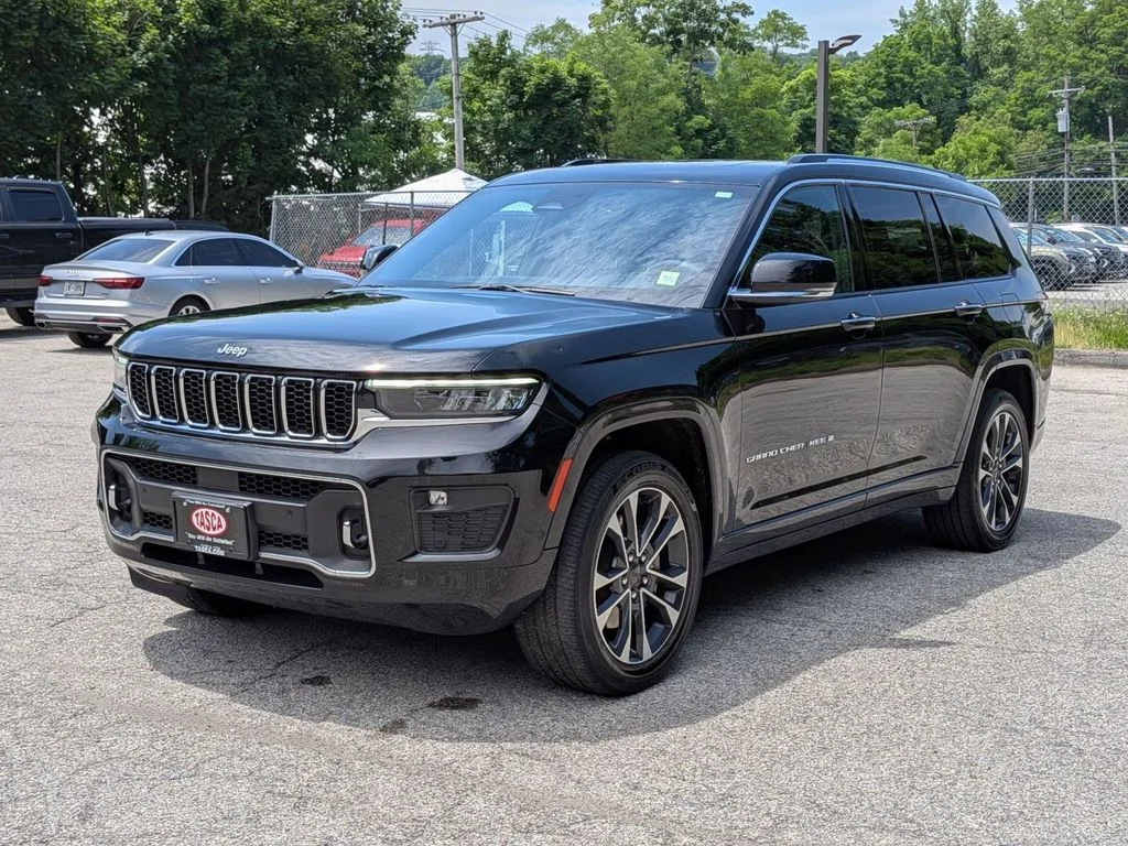 Used 2023 Black Jeep Overland image 12
