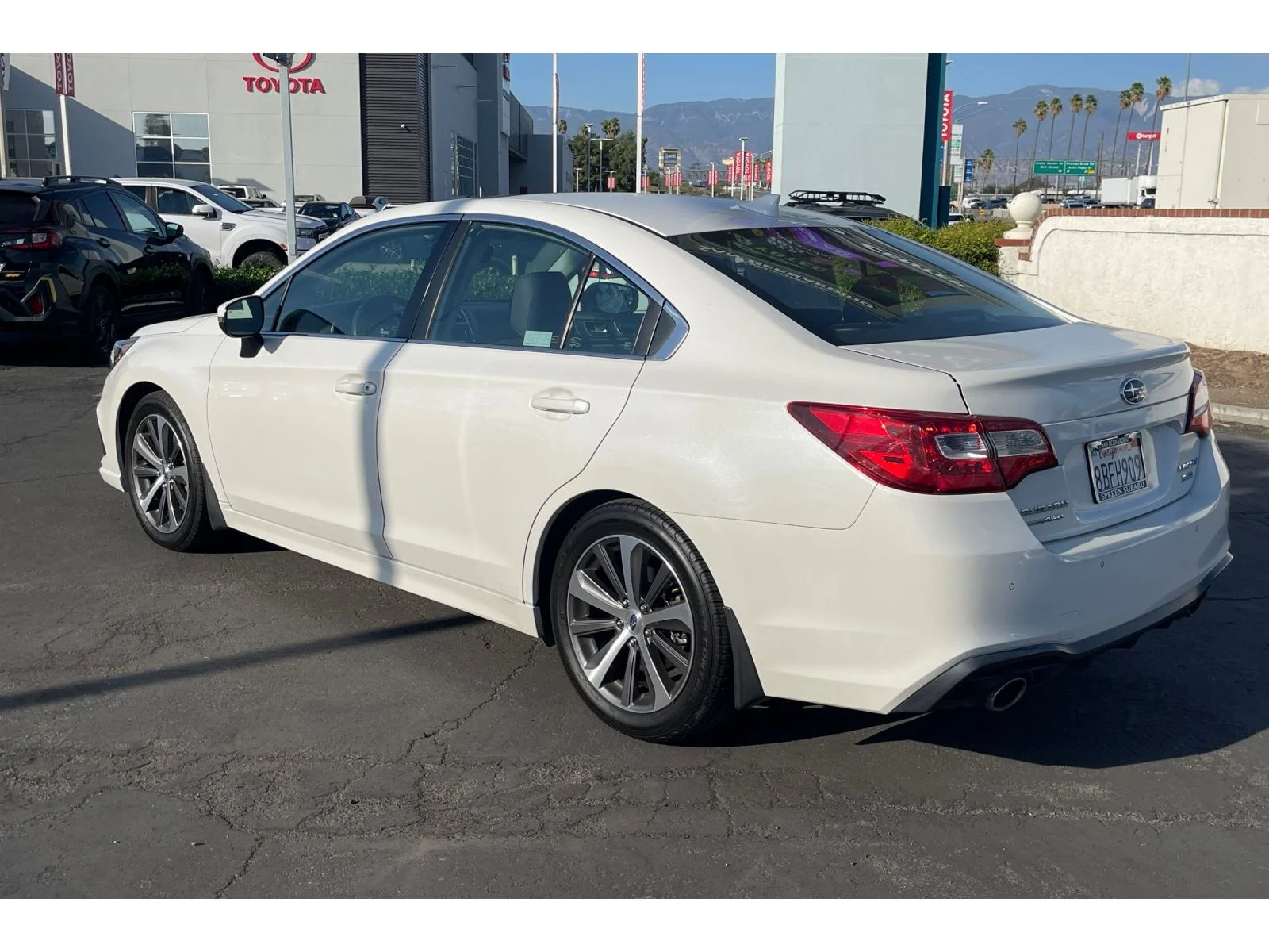 Used 2018 CRYSTAL WHITE PEA Subaru Limited image 3