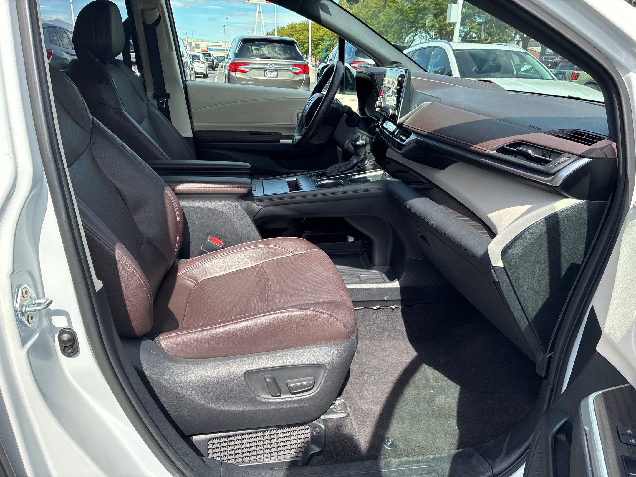 Used 2023 Ice Cap Toyota Platinum image 30