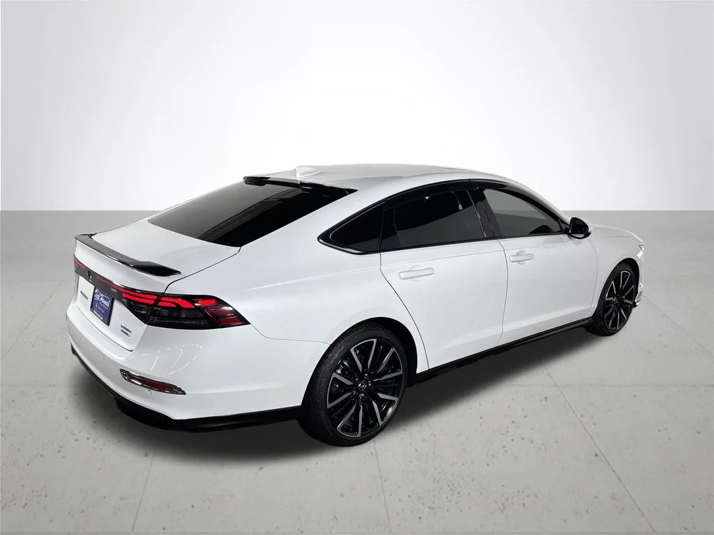 Used 2025 White Honda Touring image 6
