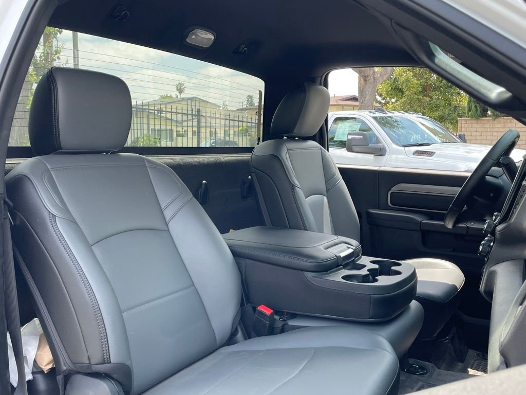 2025 RAM 3500 Chassis Tradesman - Photo 17