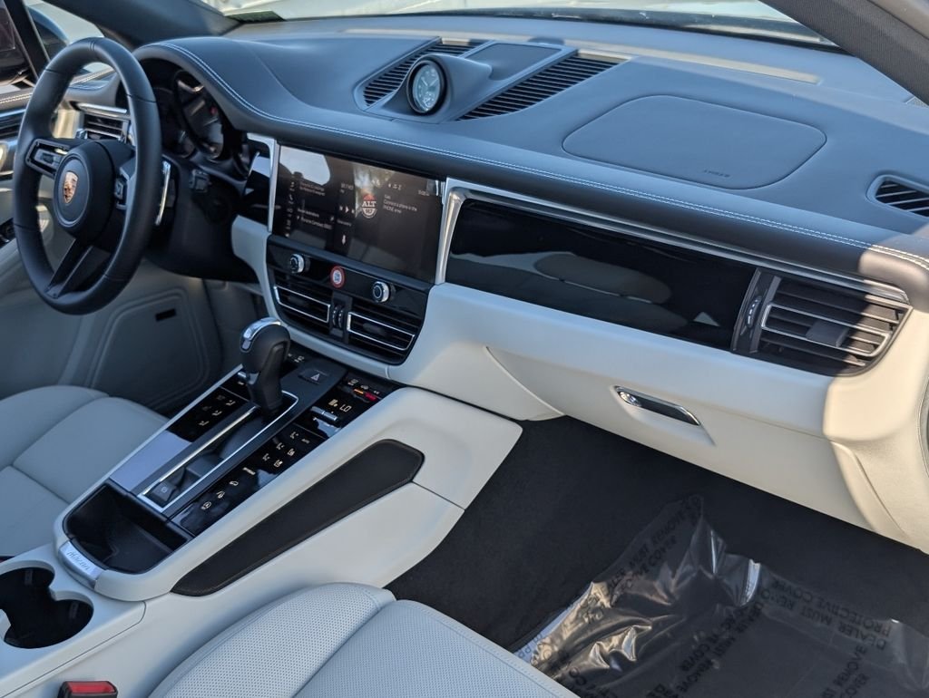 2026 Porsche Macan S - Photo 13