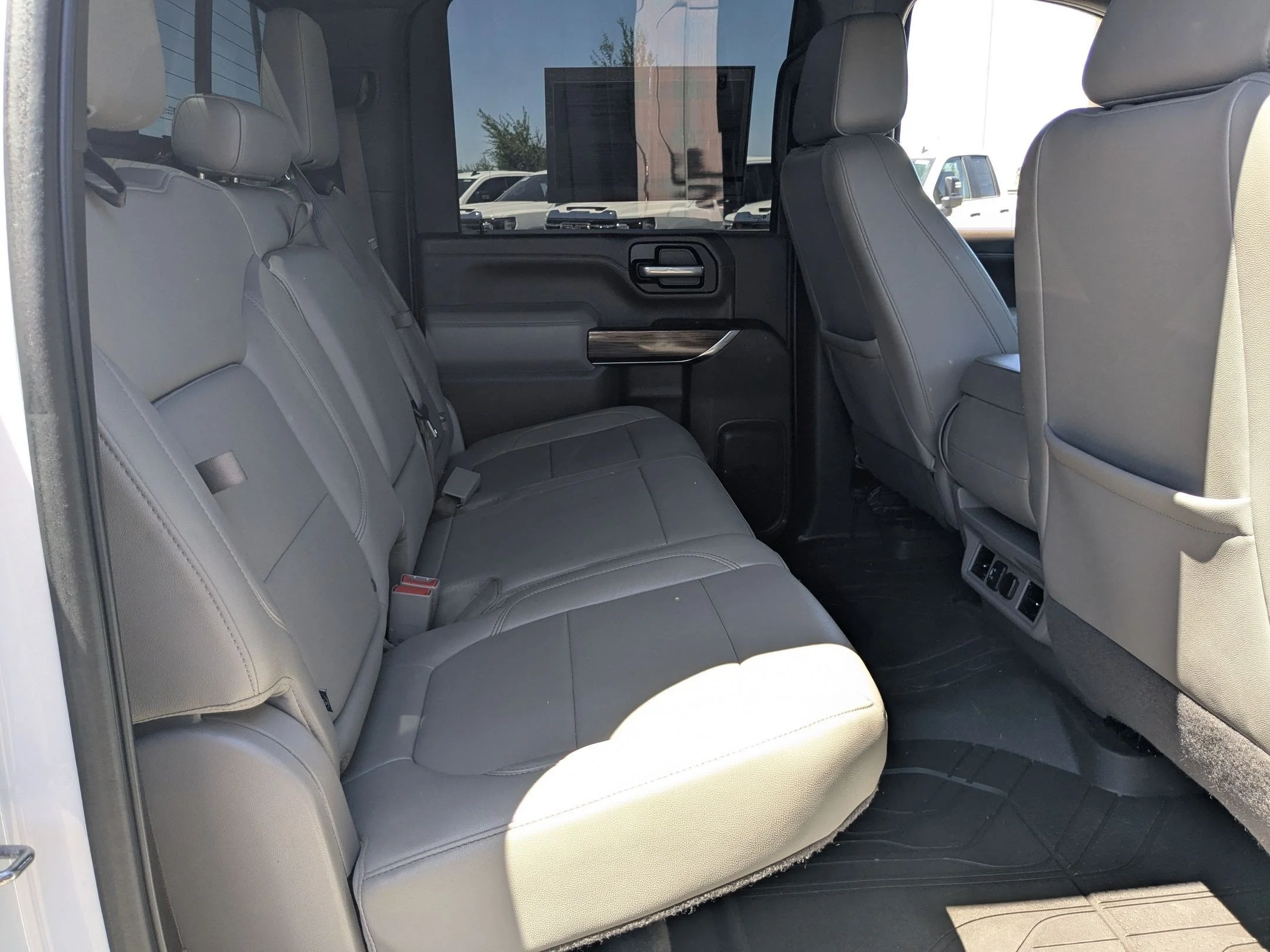 Used 2022 Summit White Chevrolet LT image 28