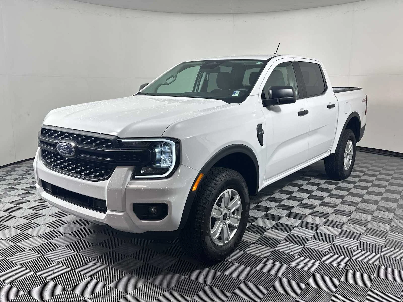New 2025 Oxford White Ford XL image 3