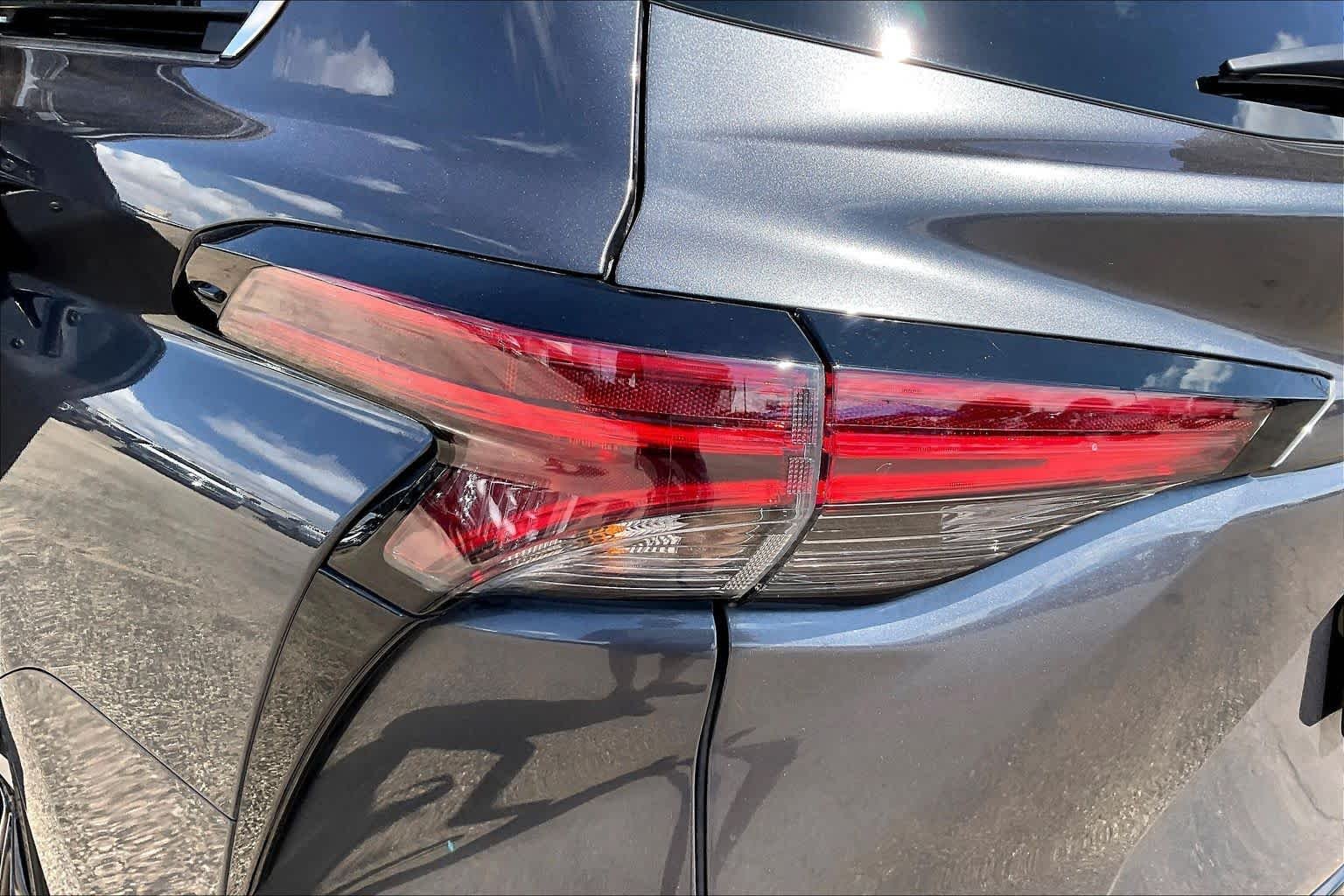 Used 2025 Magnetic Gray Metallic Toyota Platinum image 29