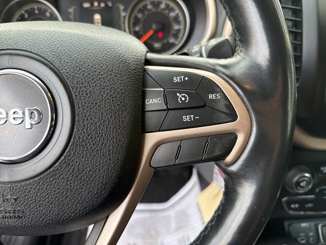 Used 2015 Black Jeep Latitude image 24