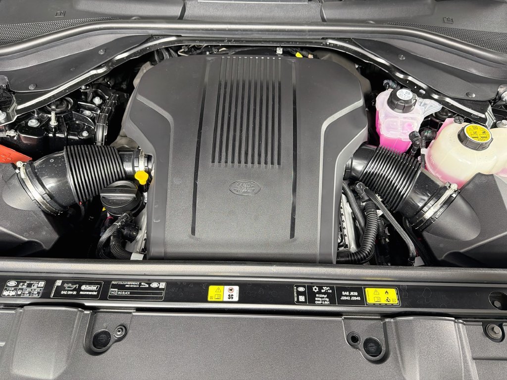 New 2027 Santorini Black Land Rover SE image 33