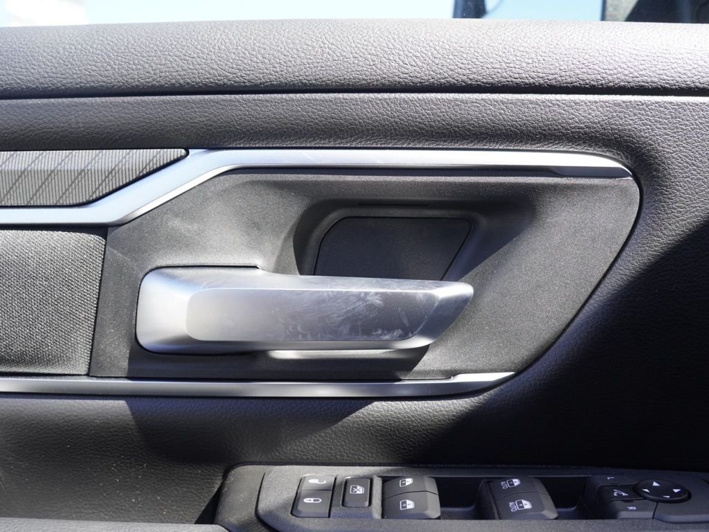 New 2026 Bright White Clear-Coat Exterior Paint RAM Big Horn/Lone Star image 10