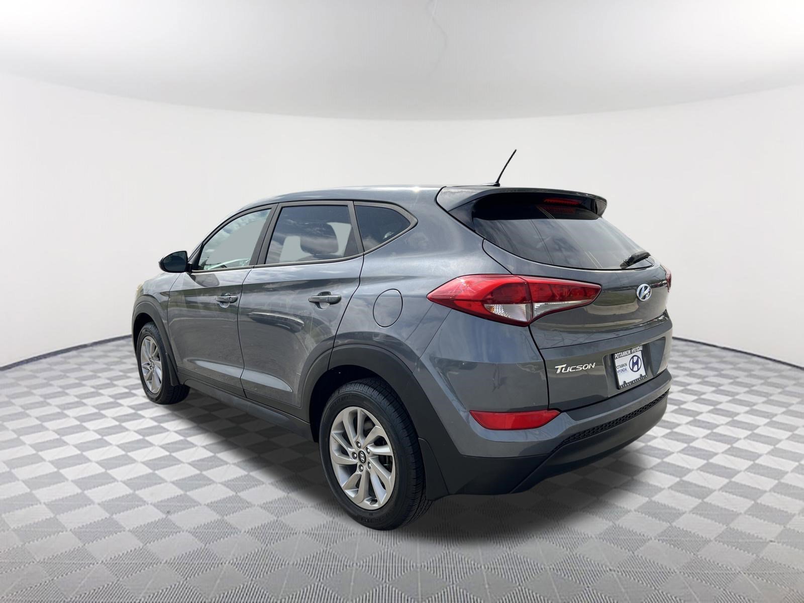 Used 2017 Coliseum Gray Hyundai  image 7