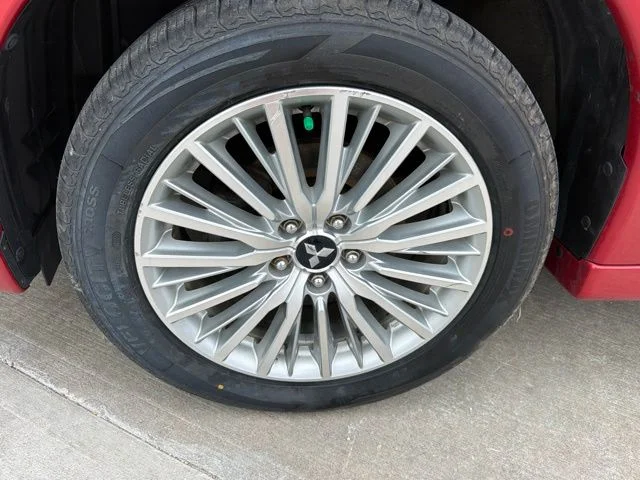 Used 2019 Red Mitsubishi SEL image 10