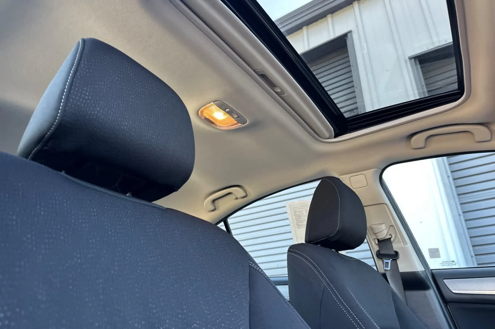 Used 2018 Twilight Blue Metallic Subaru Premium image 16