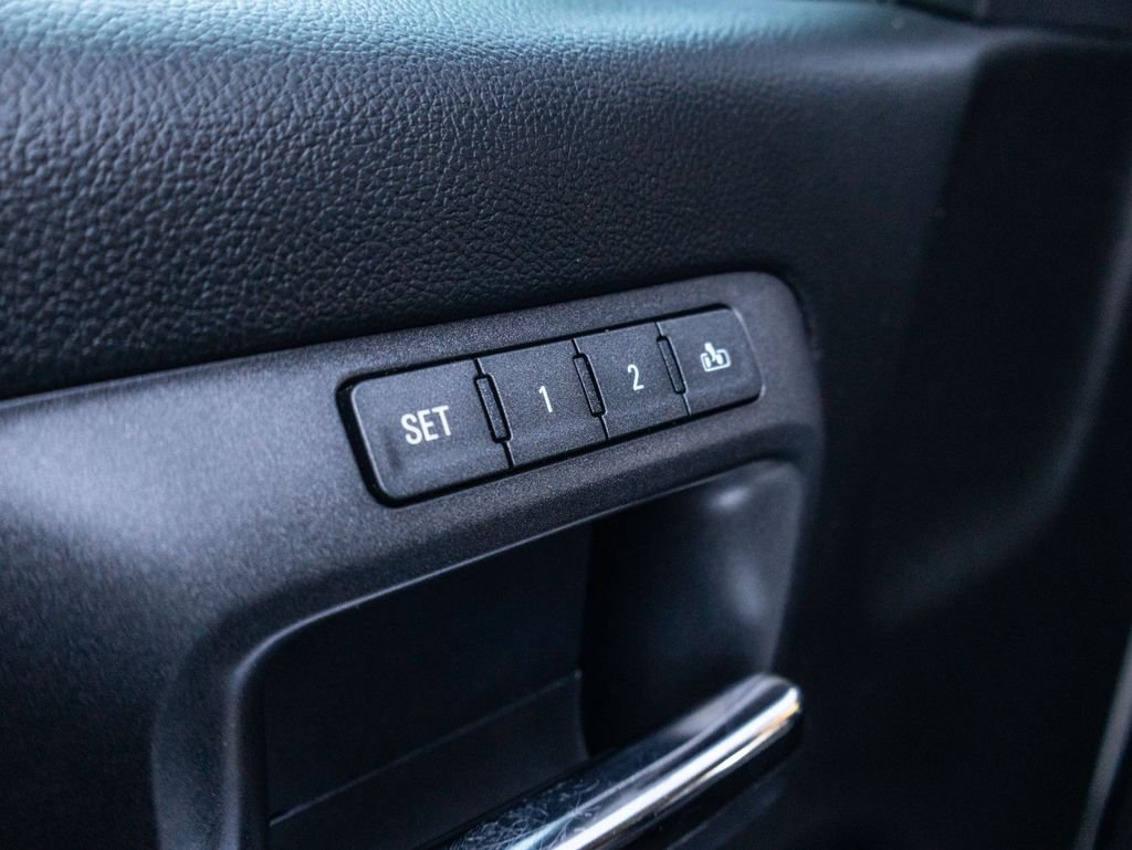 Used 2018 White GMC SLT image 45